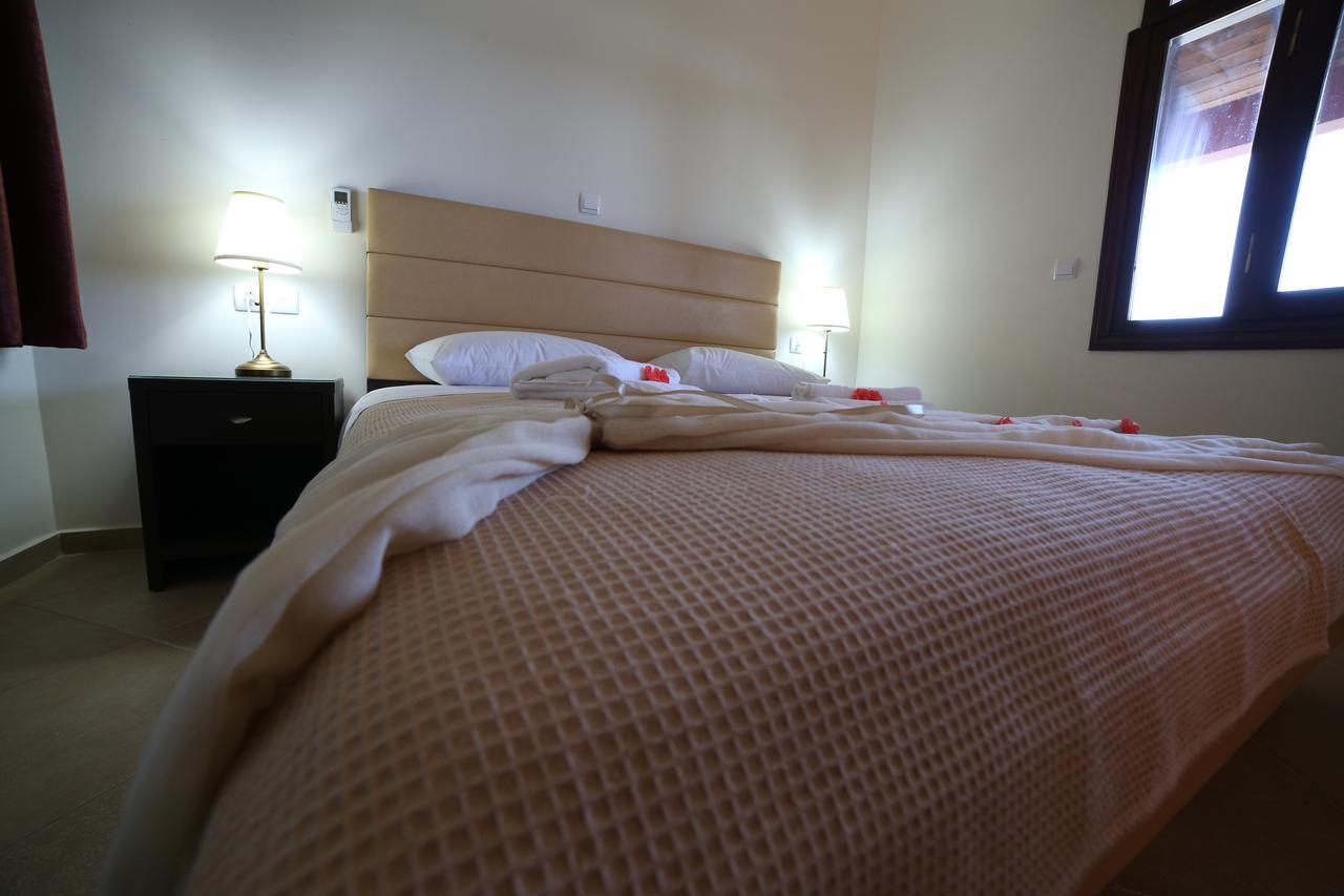Aparthotel Ionion Fos